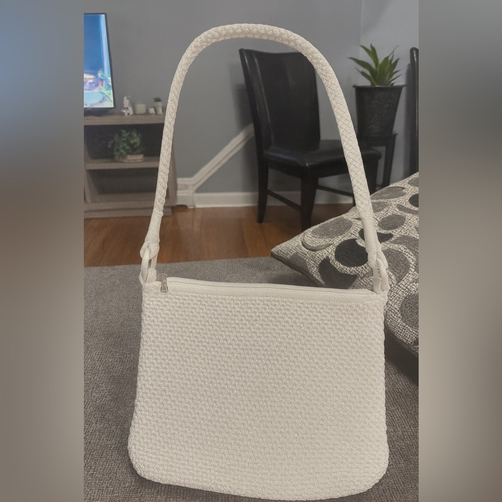 Luxy White Crochet Shoulder Bag – EUC Braided Strap Classic Knit Purse